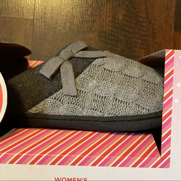 DONATING 12/31 - Totes - Memory Foam Slippers - Picture 4 of 4